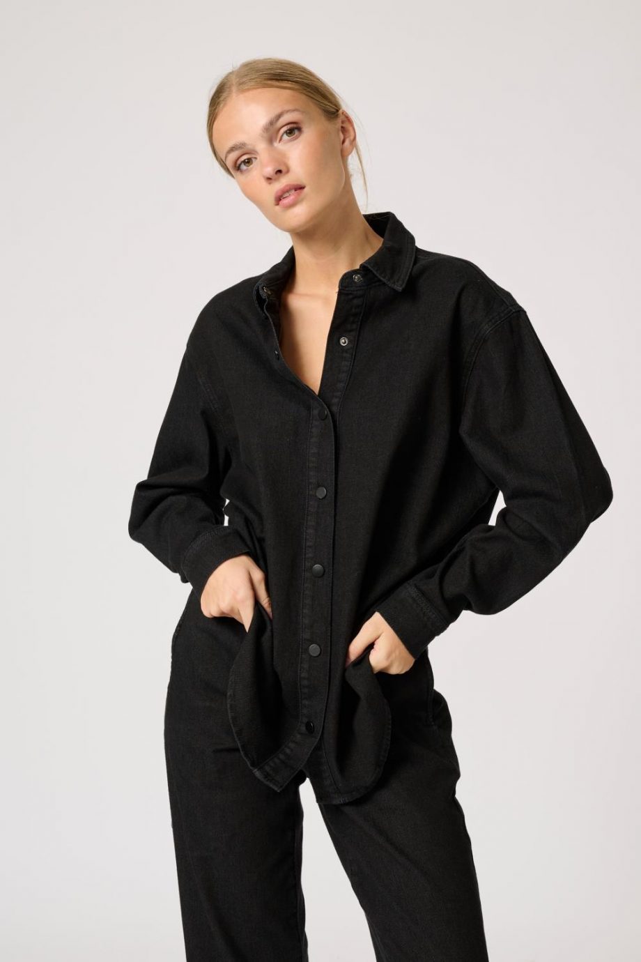 My Essential Wardrobe Lara Boxy Shirt Black