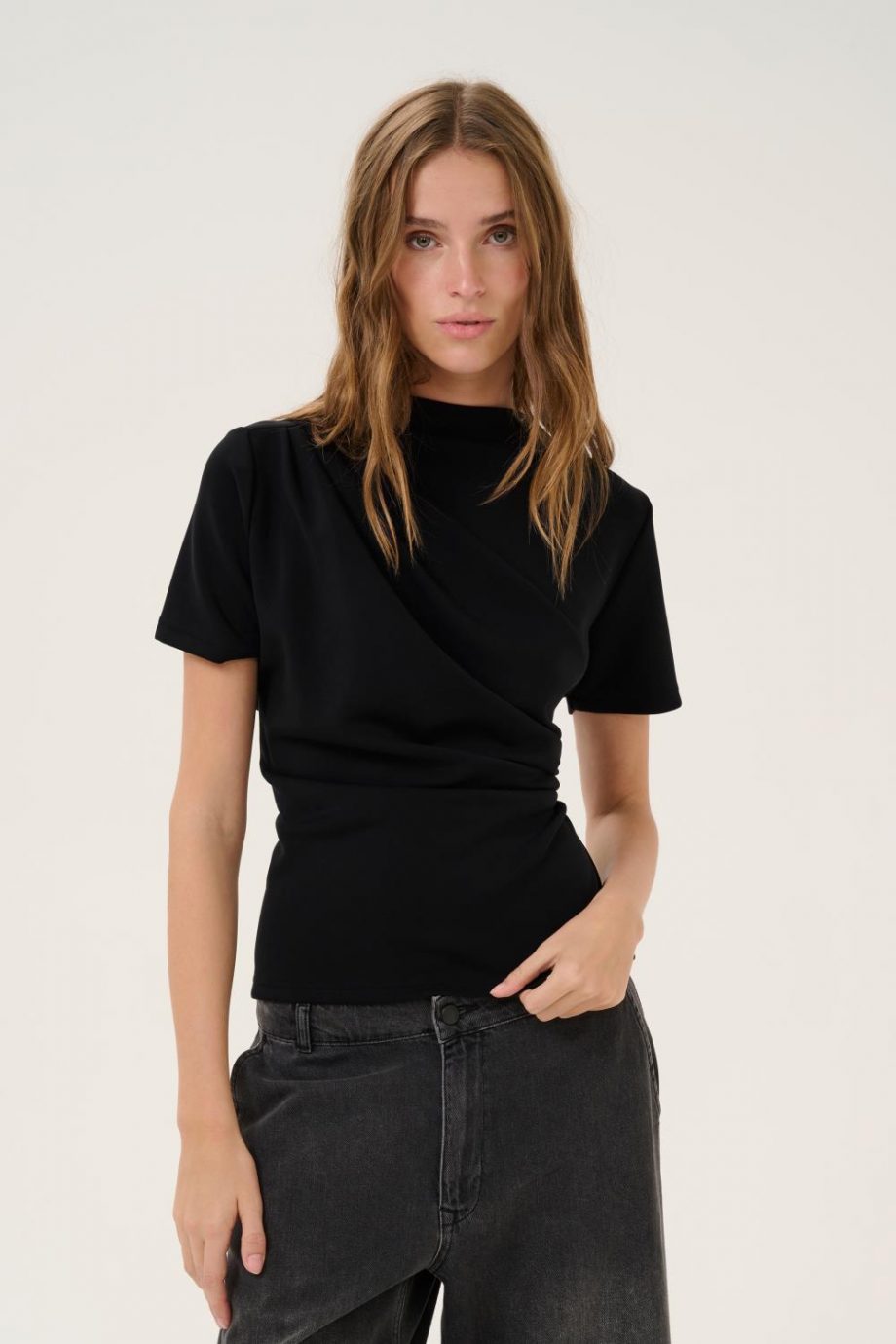 My Essential Wardrobe Helle Tee Black